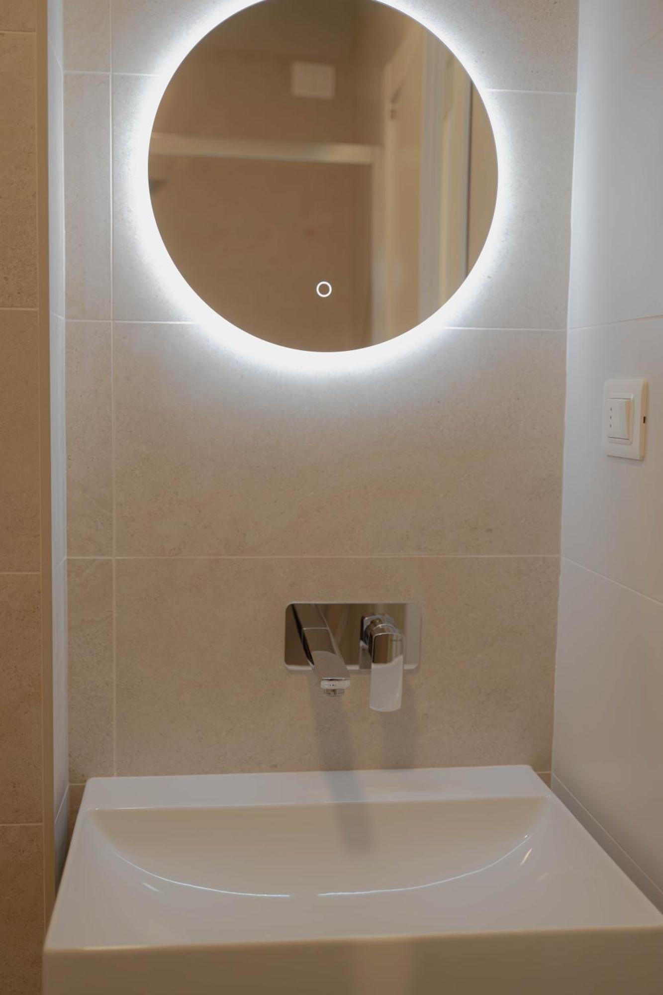 Hotel Tritone Триест Экстерьер фото