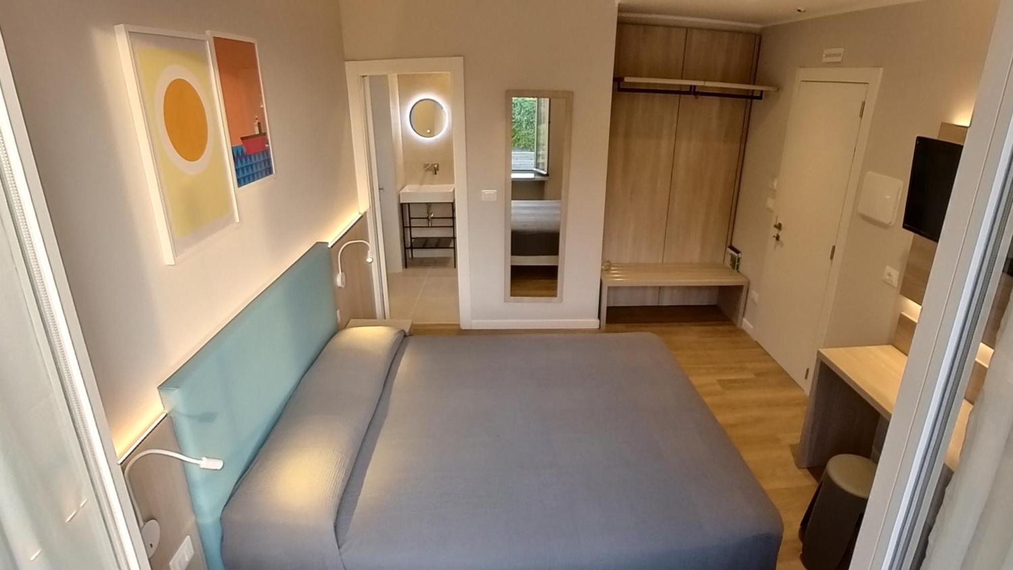 Hotel Tritone Триест Экстерьер фото
