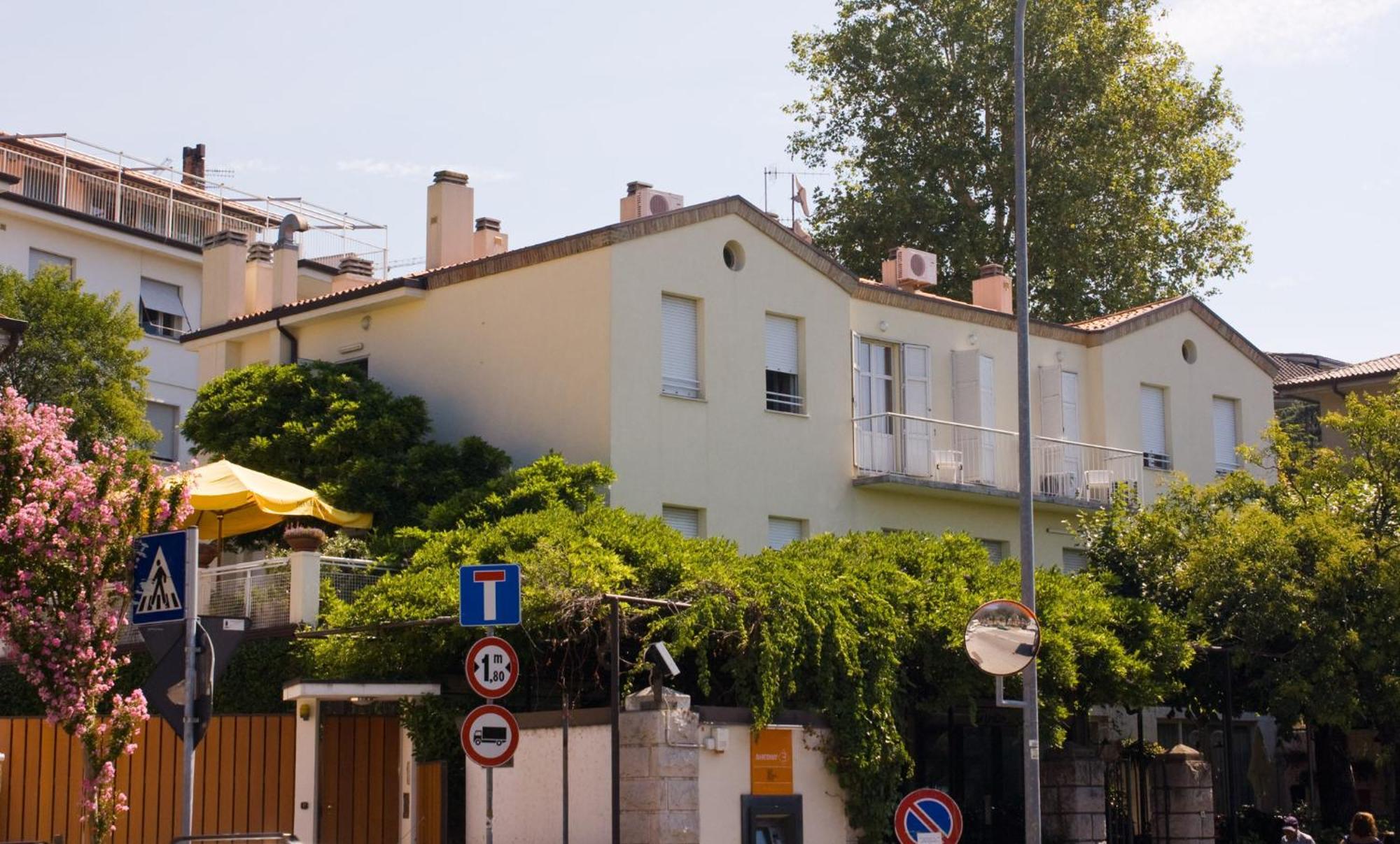 Hotel Tritone Триест Экстерьер фото
